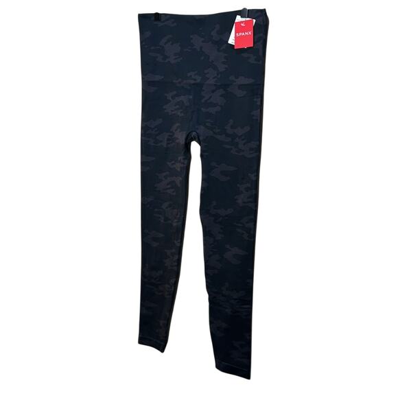 SPANX Look at Me Now High-Waisted Seamless Leggings - Black Camo - Picture 2 of 6